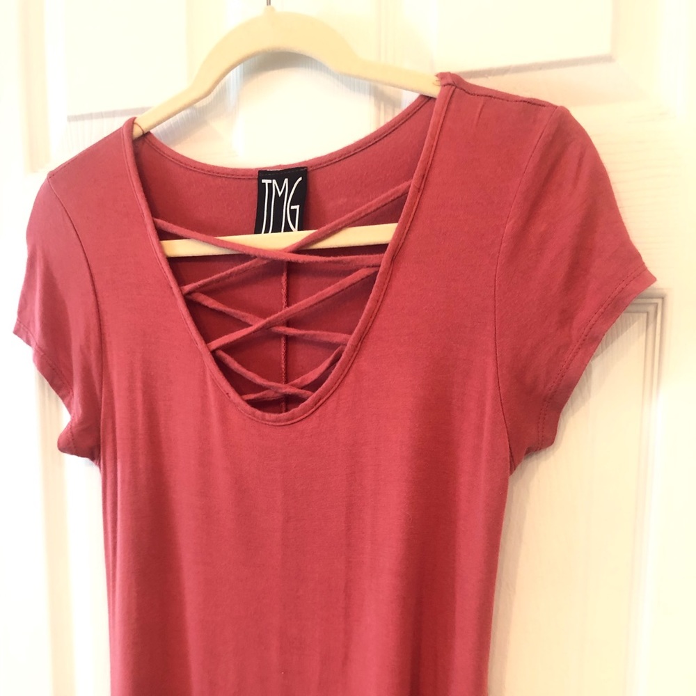 Awesome Coral T-shirt dress. Great neck line.